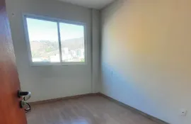 Janelas de alumínio em ambiente interno do apartamento