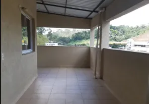 Varanda ampla com vista para área verde na cobertura de 3 quartos